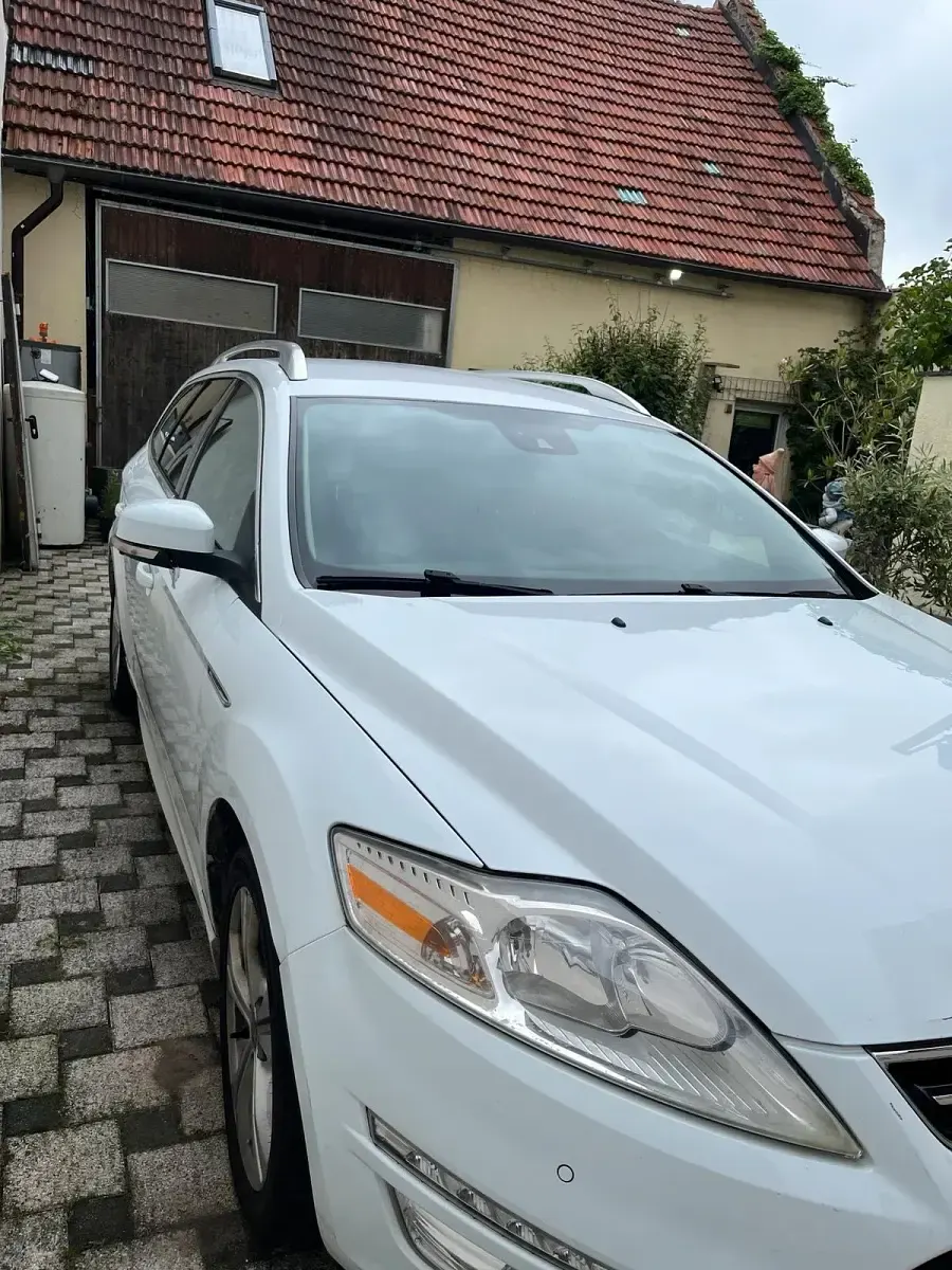 Gebraucht Ford Mondeo 163 PS (119 kW) 2012 Weiß Kombi