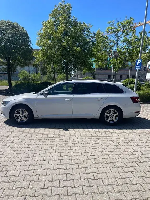 Gebraucht Skoda Superb Ambition 150 PS (110 kW) 2016 Weiß Kombi