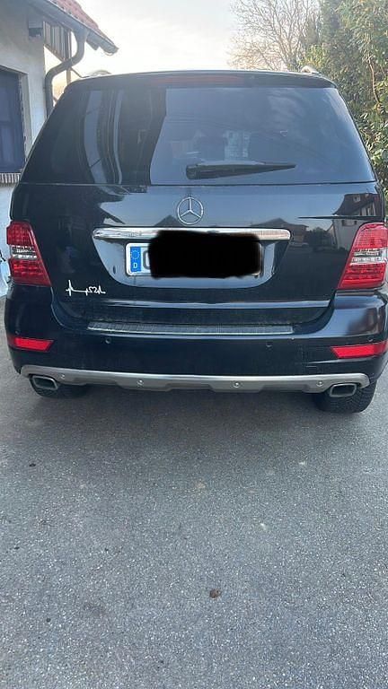 Gebraucht Mercedes ML300 204 PS (150 kW) 2010 Schwarz SUV