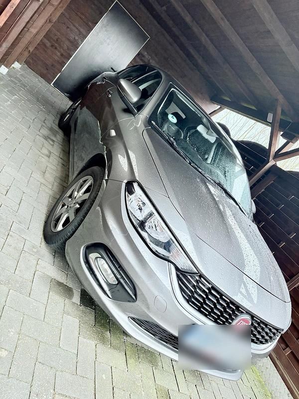 Gebraucht Fiat Tipo 95 PS (69 kW) 2016 Grau Limousine