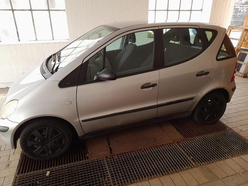 Grau Gebraucht 2002 Mercedes A140 Kleinwagen | 749 € - Bild 1/4