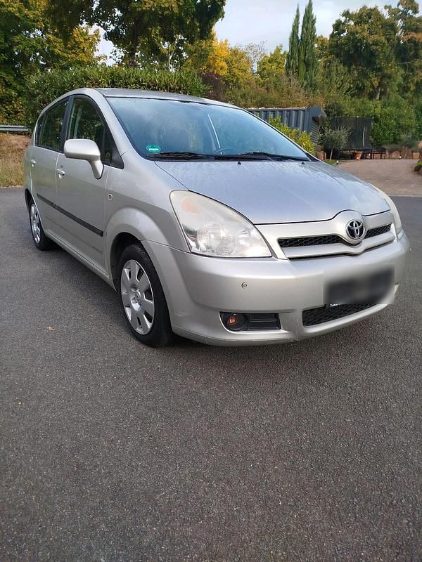 Silber Gebraucht 2005 Toyota Corolla Verso Van / Kleinbus | 5.300 € (Etwas zu teuer) - Bild 1/4