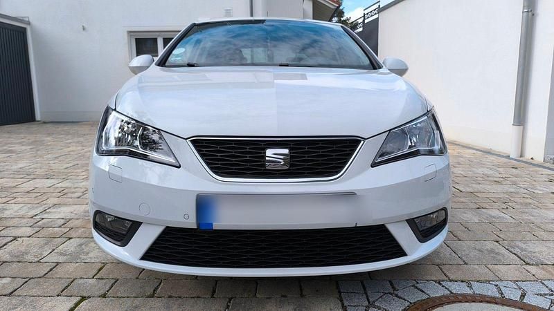 Weiß Gebraucht 2016 Seat Ibiza Style Kleinwagen | 9.500 € (Fairer Preis) - Bild 1/4