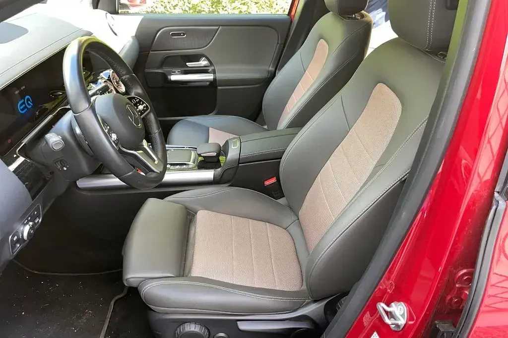 Gebraucht Mercedes EQA300 167 kW (228 PS) 2021 Rot SUV