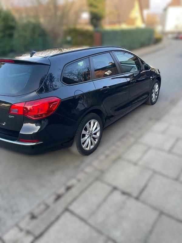 Gebraucht Opel Astra 165 PS (121 kW) 2013 Schwarz Kombi