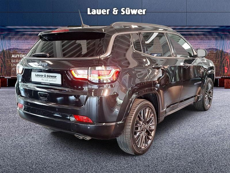 Second-hand Jeep Compass 241 CP (177 kW) 2022 Negru SUV
