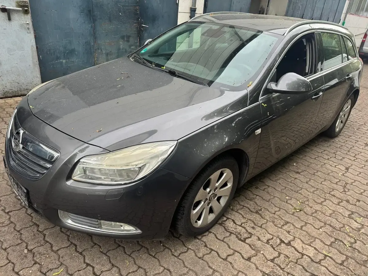 Gebraucht Opel Insignia Edition 160 PS (117 kW) 2010 Grau Kombi