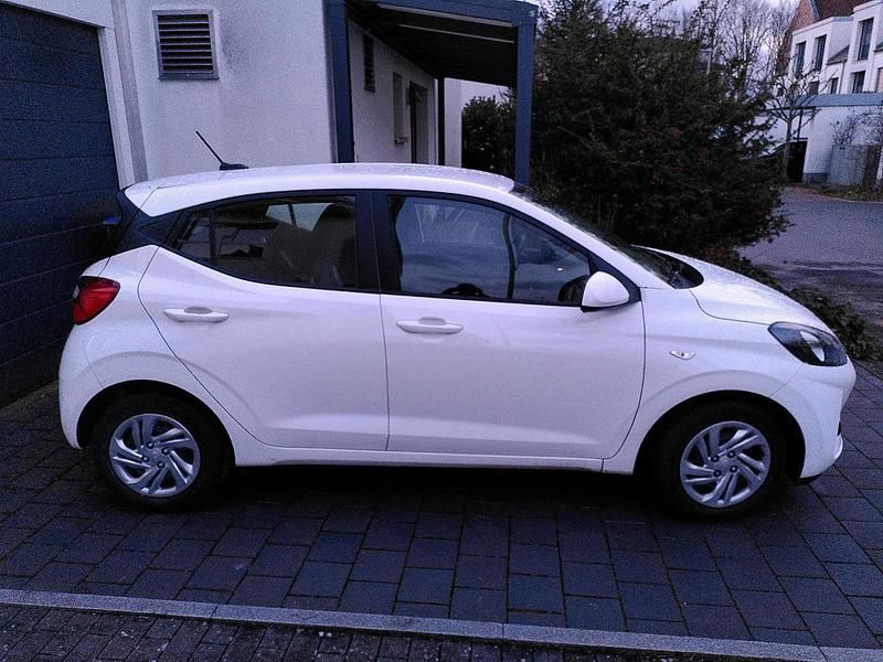 Gebraucht Hyundai i10 Select 63 PS (46 kW) 2024 Weiß Kleinwagen