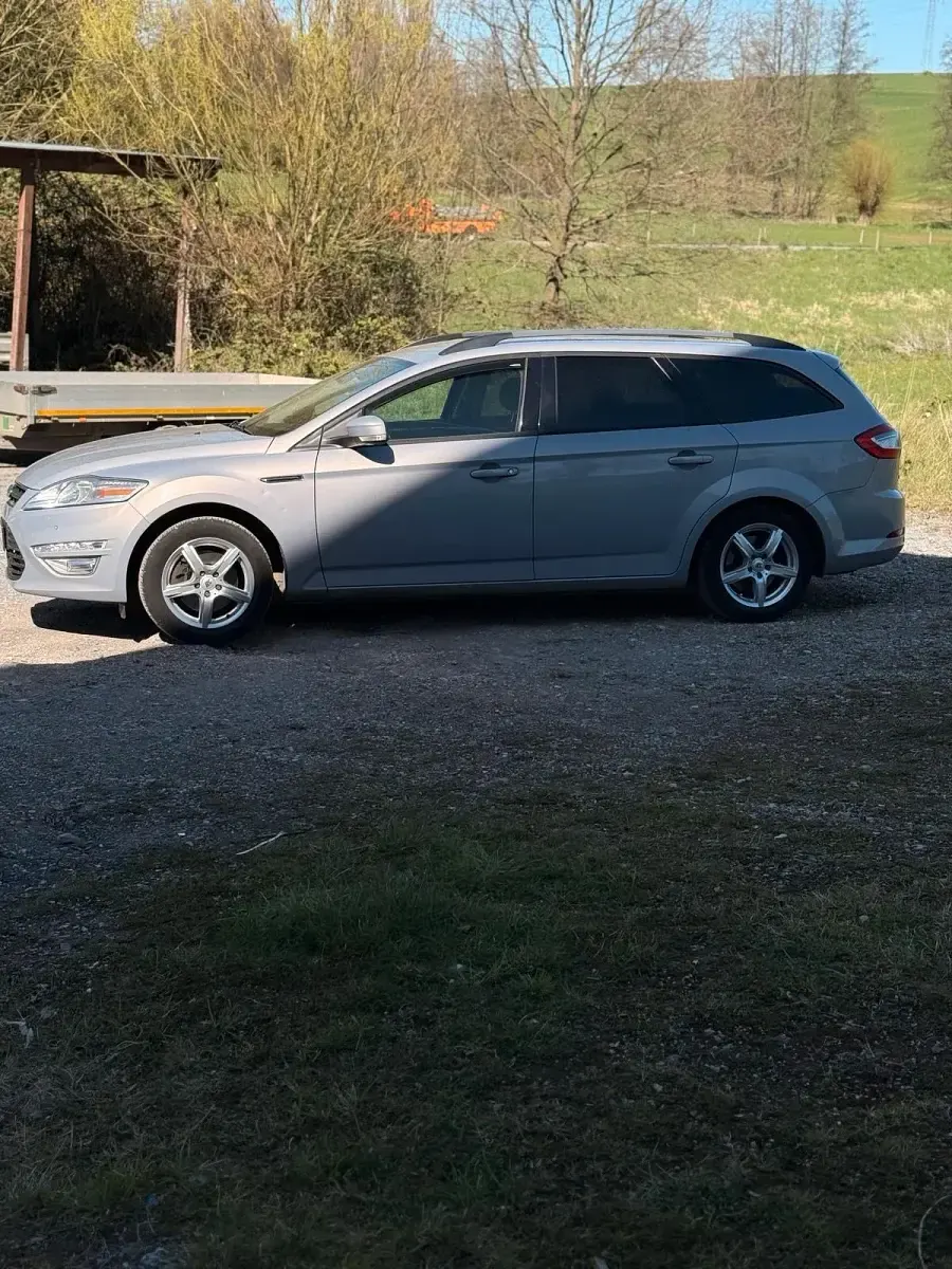 Gebraucht Ford Mondeo 120 PS (88 kW) 2011 Silber Kombi