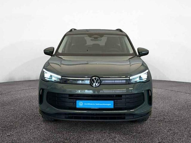 Gebraucht VW Tiguan R 131 PS (96 kW) 2024 Cipressinogrün metallic SUV