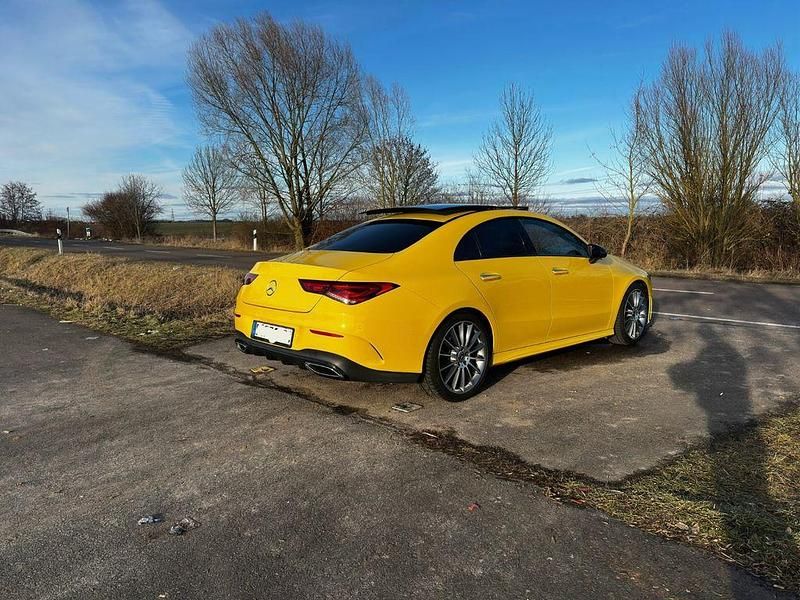 Gebraucht Mercedes CLA200 AMG line 163 PS (119 kW) 2021 Gelb Limousine