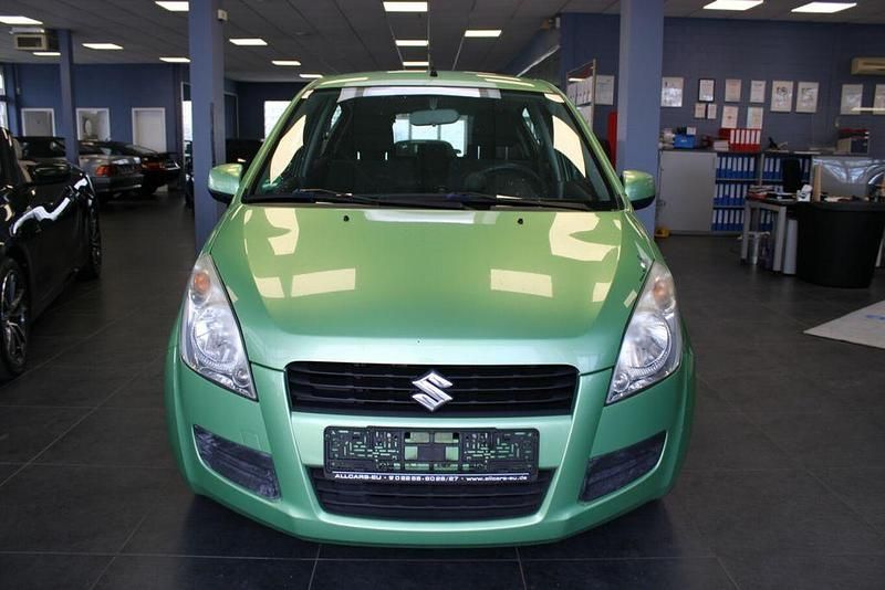 Gebraucht Suzuki Splash 65 PS (47 kW) 2010 Weiß Kleinwagen