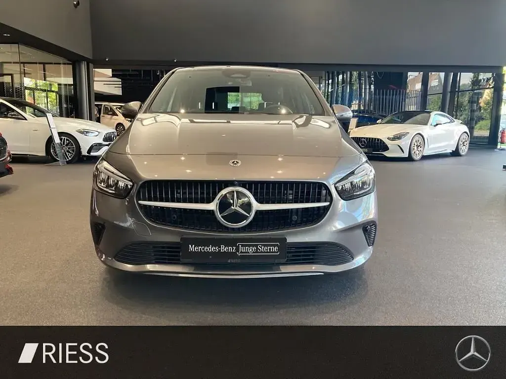 Gebraucht Mercedes B200 150 PS (110 kW) 2025 Grau Kleinwagen