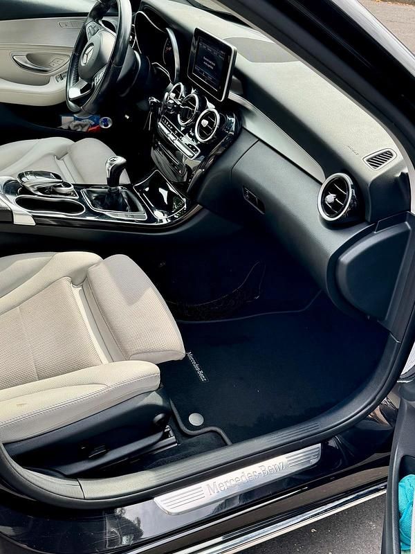 Gebraucht Mercedes C180 156 PS (114 kW) 2014 Schwarz Limousine