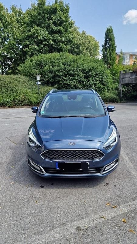 Blau Gebraucht 2019 Ford S-MAX Vignale Van / Kleinbus | 23.000 € (Fairer Preis) - Bild 1/4