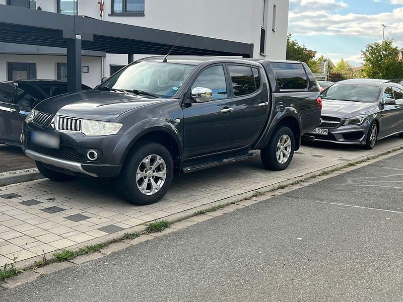 Gebraucht Mitsubishi L200 178 PS (130 kW) 2012 Schwarz Pickup
