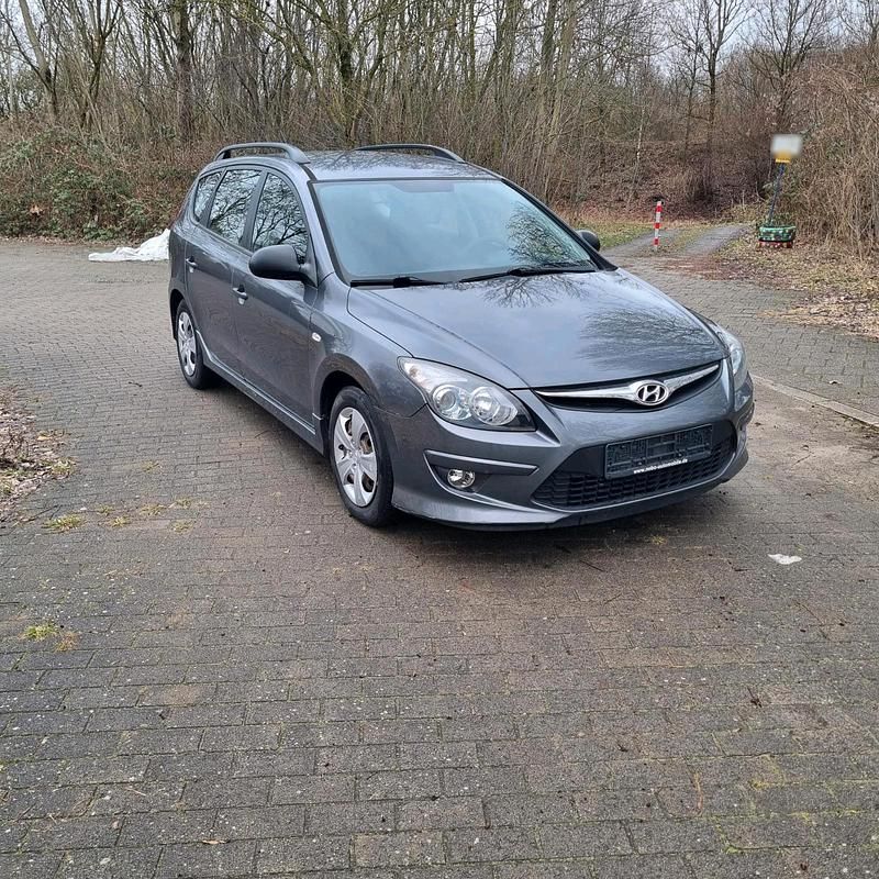 Gebraucht Hyundai i30 90 PS (66 kW) 2011 Grau Kombi