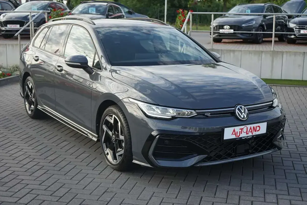 Gebraucht VW Golf VIII R-line 150 PS (110 kW) 2025 Grau Kombi
