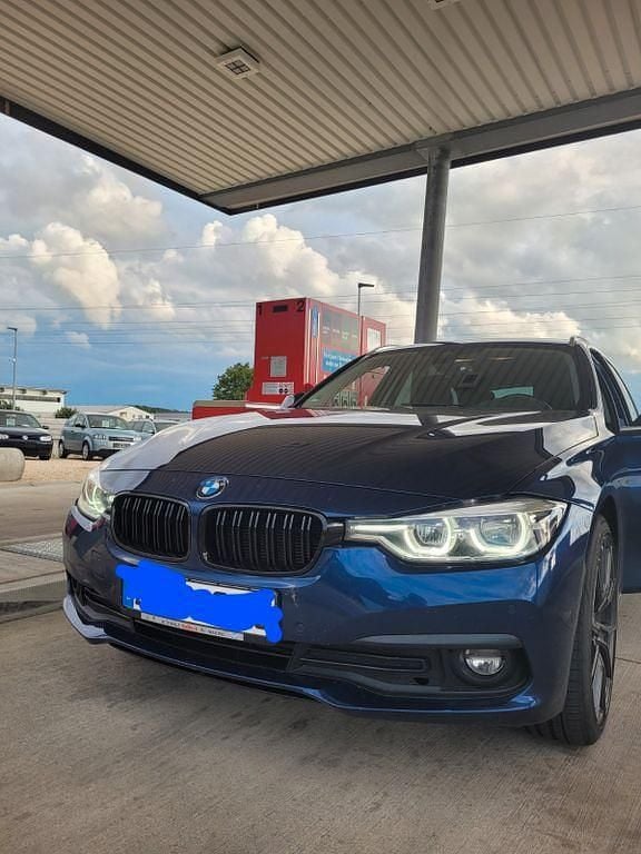 Blau Gebraucht 2017 BMW 320 Advantage Kombi | 13.899 € (Fairer Preis) - Bild 1/4