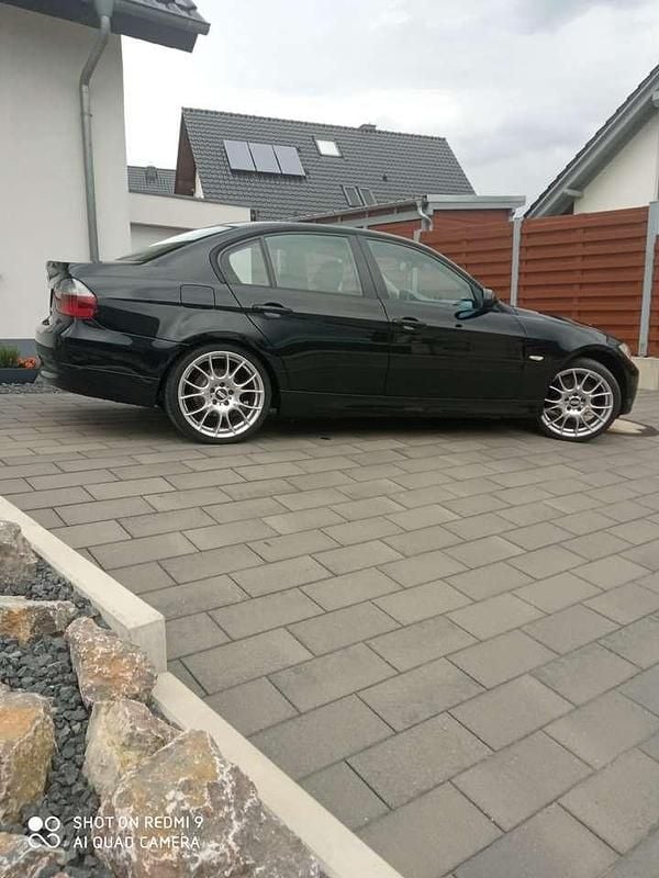 Gebraucht BMW 320 177 PS (130 kW) 2008 Schwarz Limousine