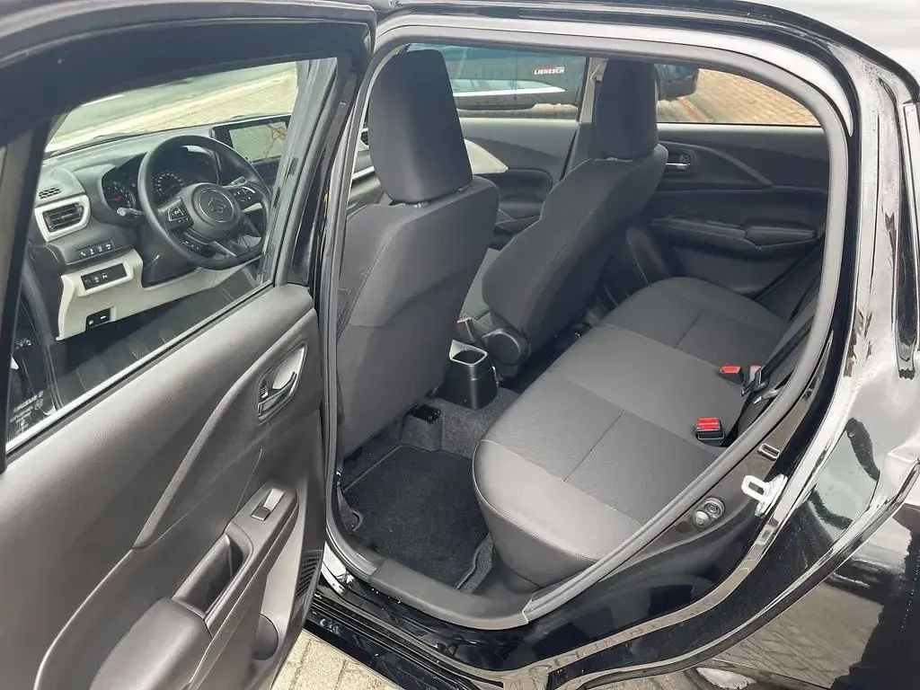 Neu Suzuki Swift Club 83 PS (61 kW) 2026 Schwarz Kleinwagen