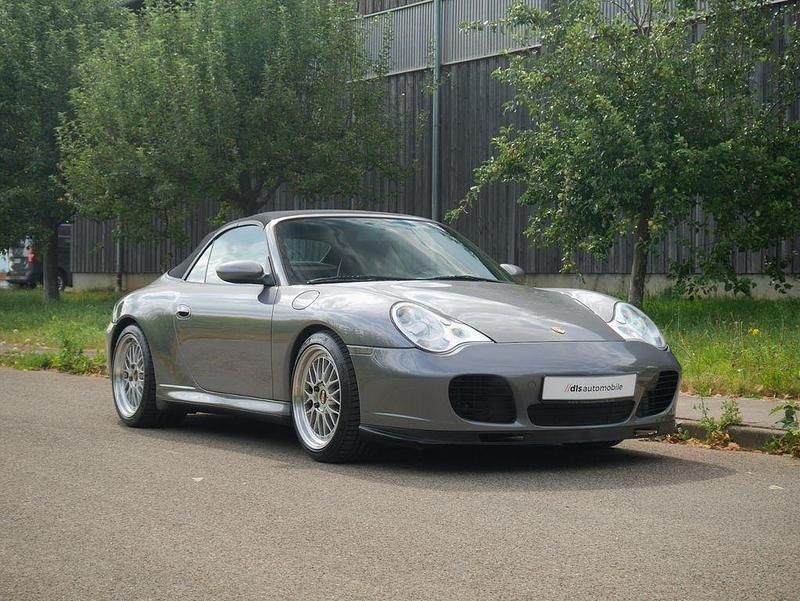 Grau Gebraucht 2004 Porsche 911 Carrera 4S Cabriolet Cabrio | 47.996 € (Etwas zu teuer) - Bild 1/4
