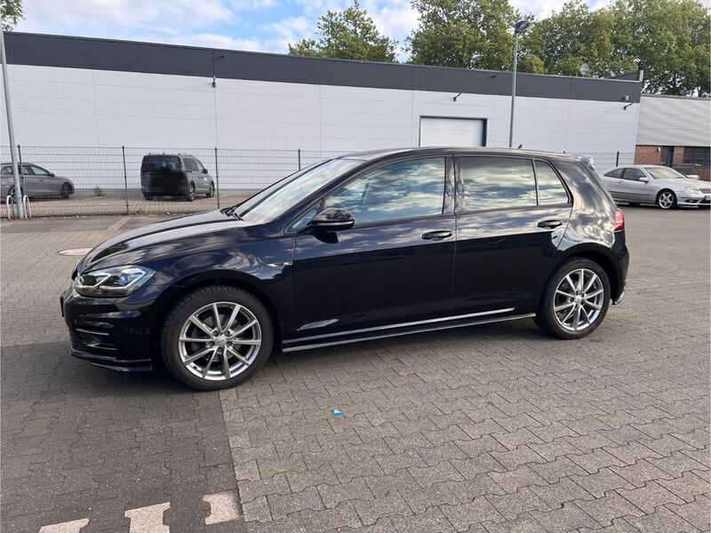 Gebraucht 2019 VW Golf VII Highline Limousine | 17.900 € (Guter Preis) - Bild 1/4