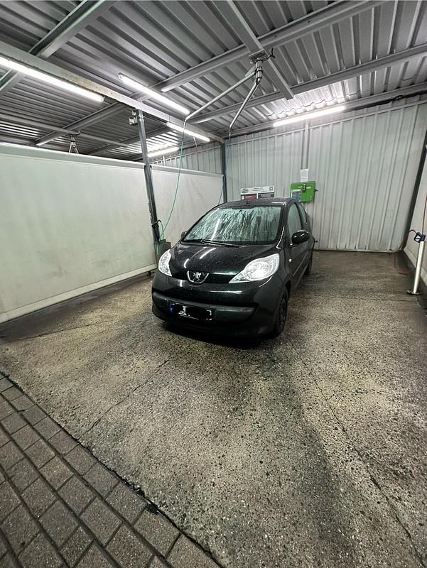 Schwarz Gebraucht 2005 Peugeot 107 Kleinwagen | 1.050 € (Guter Preis) - Bild 1/4