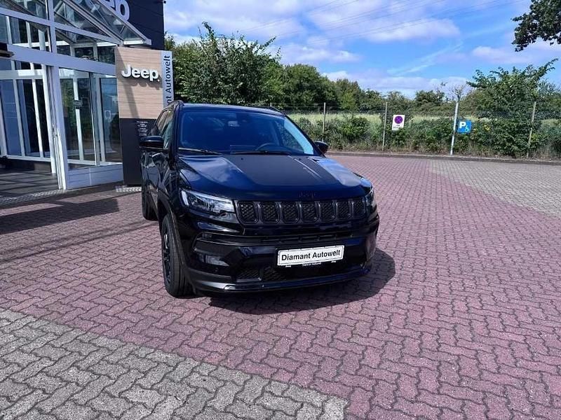 Neu Jeep Compass North 131 PS (96 kW) 2025 Schwarz SUV