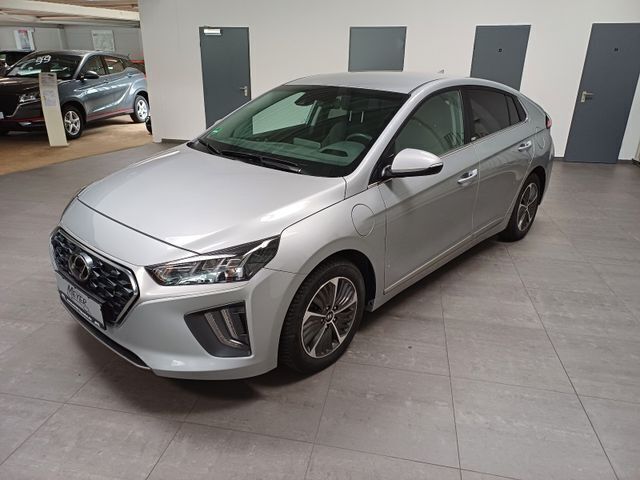 Silver metallic Gebraucht 2021 Hyundai Ioniq Style Kleinwagen | 20.950 € (Etwas zu teuer) - Bild 1/3