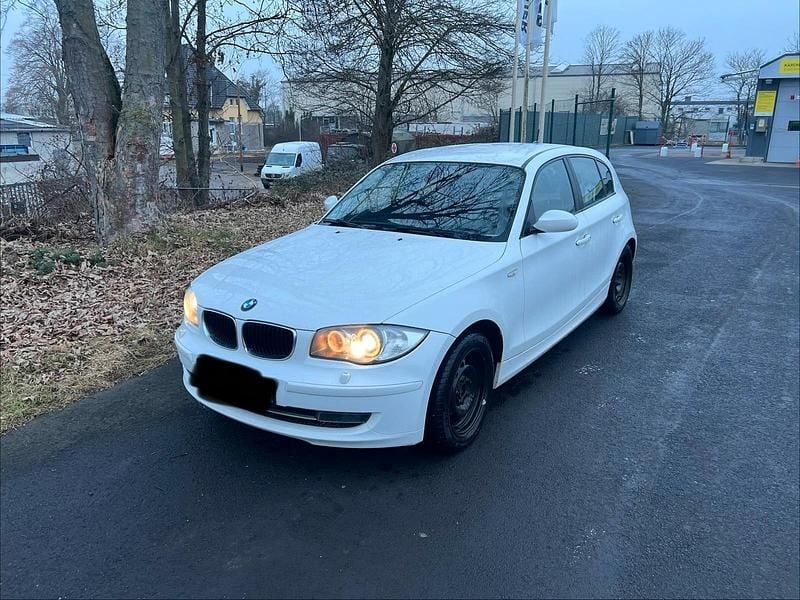 Weiß Gebraucht 2009 BMW 118 Kleinwagen | 1.800 € (Guter Preis) - Bild 1/4