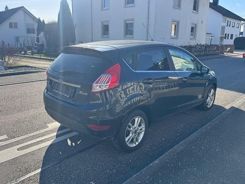 Gebraucht Ford Fiesta Titanium 125 PS (91 kW) 2016 Schwarz Kleinwagen
