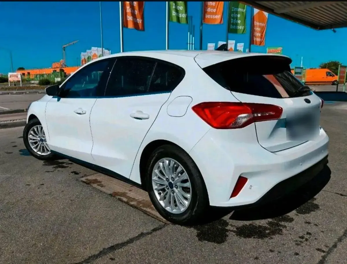 Gebraucht Ford Focus Titanium 155 PS (114 kW) 2020 Weiß Limousine