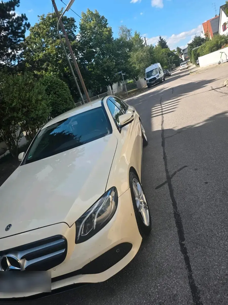 Gebraucht Mercedes E200 150 PS (110 kW) 2018 Gelb Limousine