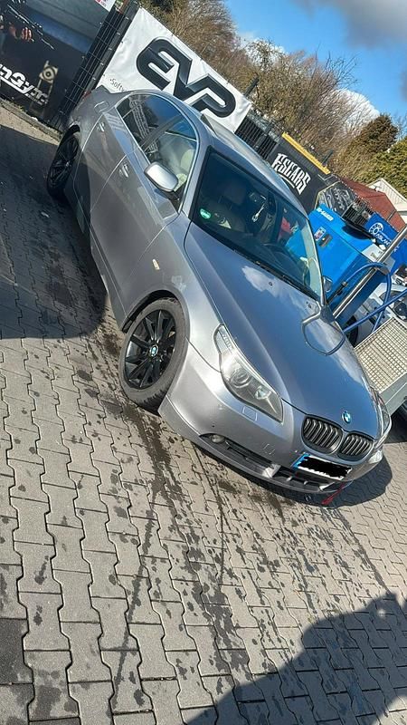 Gebraucht BMW 525 220 PS (161 kW) 2005 Grau Limousine