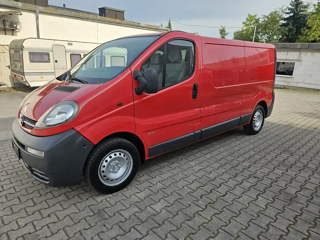 Second-hand Opel Vivaro 82 CP (60 kW) 2004 Roșu Monovolum