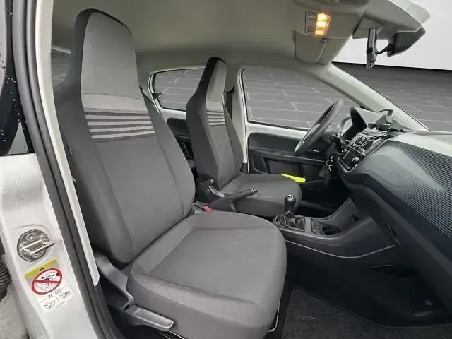 Second-hand VW up! Move 65 CP (47 kW) 2021 Alb Hatchback