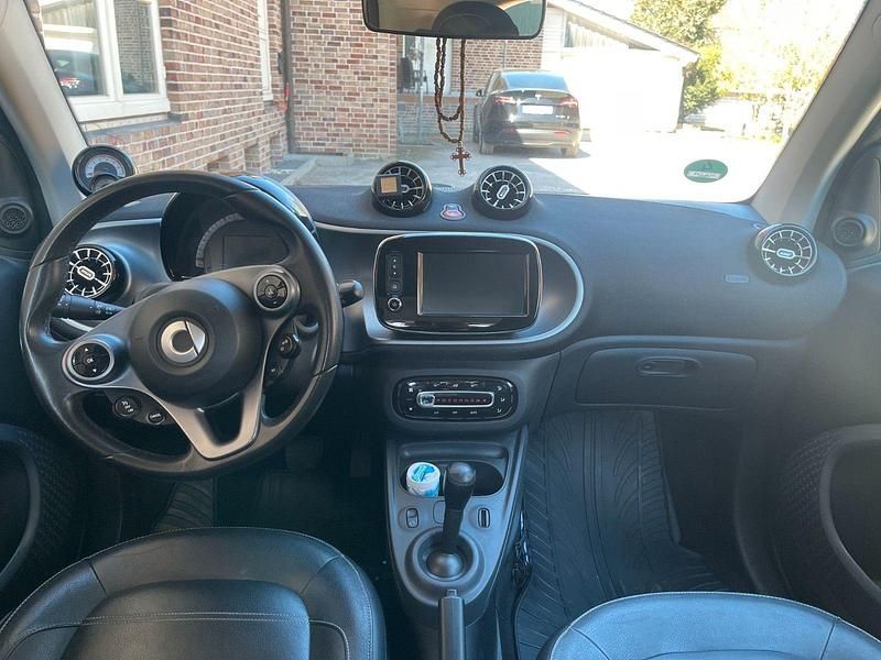 Weiß Gebraucht 2016 Smart ForTwo Coupé Prime Kleinwagen | 8.700 € (Fairer Preis) - Bild 1/4