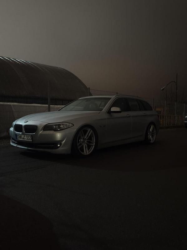 Gebraucht BMW 525 204 PS (150 kW) 2011 Silber Kombi