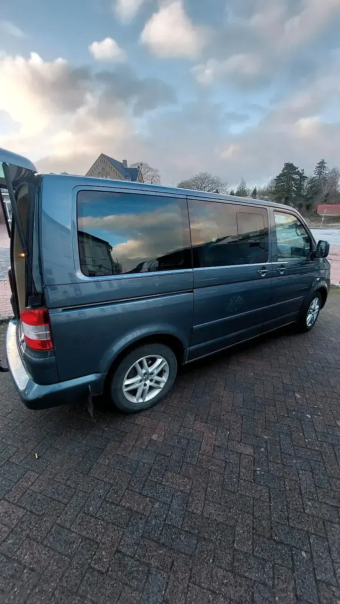 Gebraucht VW Multivan 174 PS (127 kW) 2007 Grau Van / Kleinbus