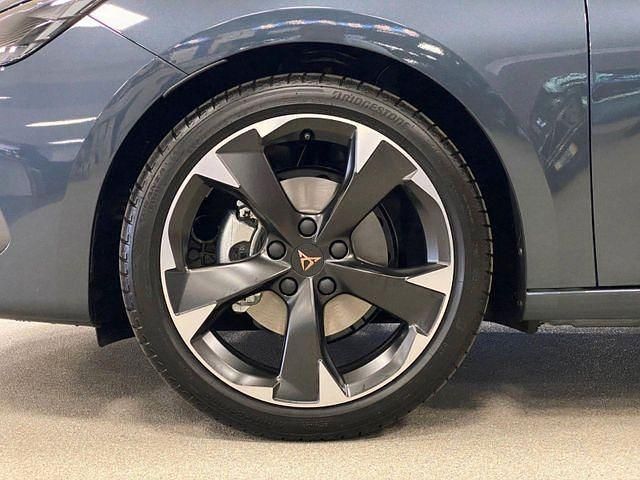 Neu Cupra Leon 150 PS (110 kW) 2025 Grau Limousine
