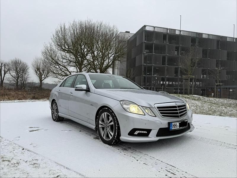 Gebraucht Mercedes E350 AMG 265 PS (194 kW) 2011 Silber Limousine