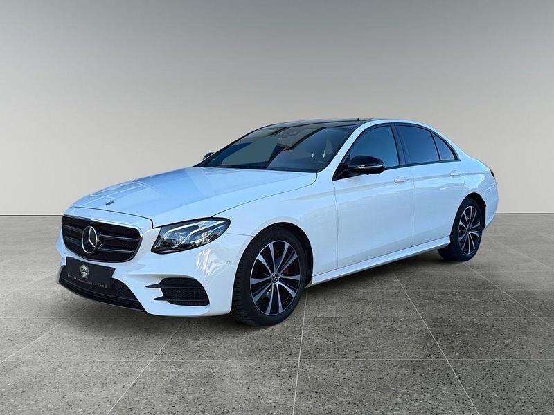 Weiß Gebraucht 2020 Mercedes E300 AMG Limousine | 34.999 € (Guter Preis) - Bild 1/4
