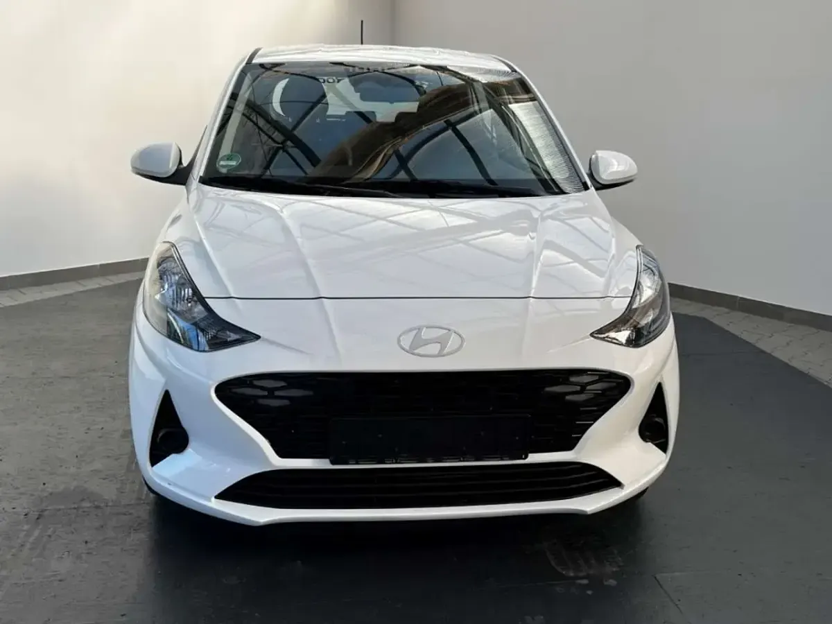 Gebraucht Hyundai i10 Trend 63 PS (46 kW) 2025 Atlas white / sol Kleinwagen