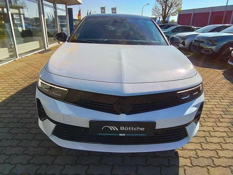 Neu Opel Astra 114 kW (156 PS) 2026 Lack weiss banquise/typ aussenverkleidung spiegel flach standard Limousine