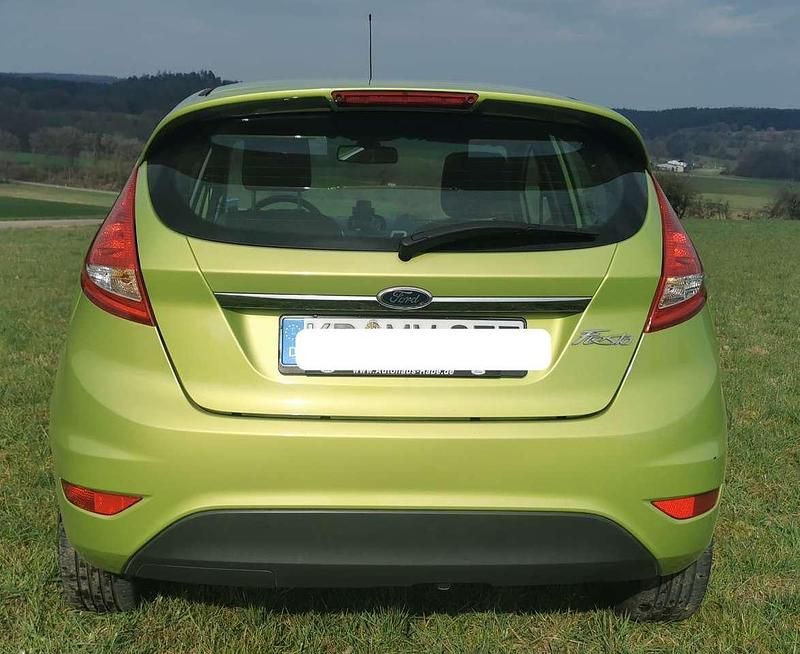 Gebraucht Ford Fiesta Titanium 95 PS (69 kW) 2011 Grün Kleinwagen
