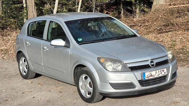 Gebraucht Opel Astra 90 PS (66 kW) 2004 Silber Limousine