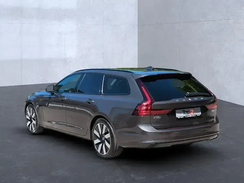 Gebraucht Volvo V90 Plus 455 PS (334 kW) 2025 Platinum grey / (metallic) Kombi