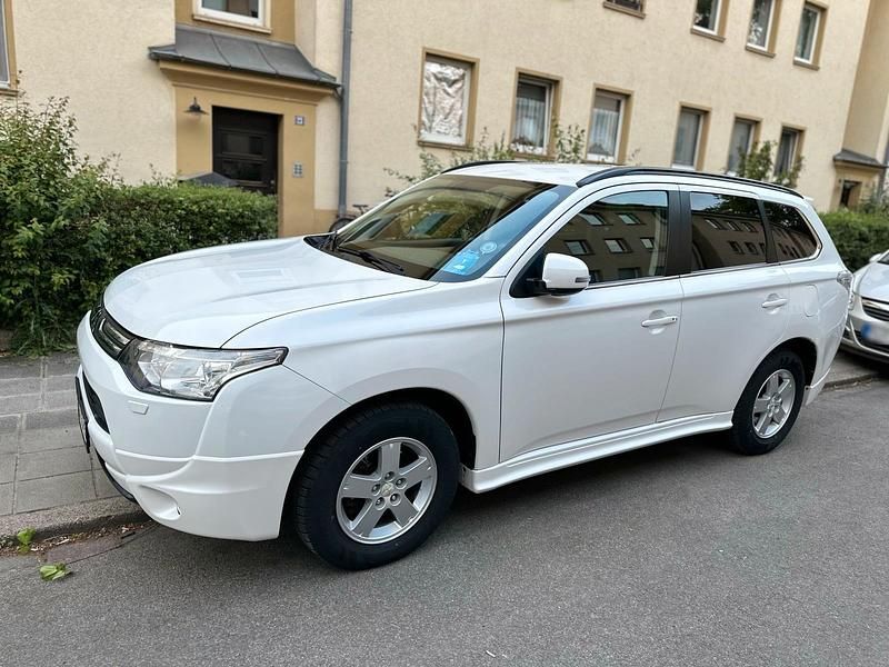 Gebraucht Mitsubishi Outlander 150 PS (110 kW) 2013 Weiß SUV