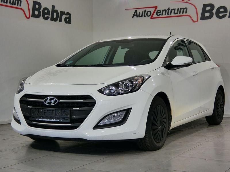 Polar white Gebraucht 2016 Hyundai i30 Limousine | 6.790 € (Superpreis) - Bild 1/4